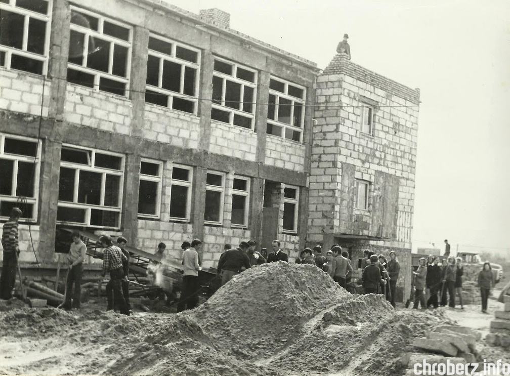 Budowa szkoły w Chrobrzu - 1974 r.