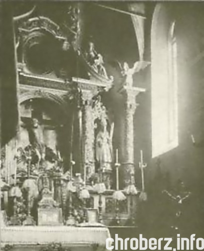 Ołtarz główny w kościele parafialnym w Chrobrzu.