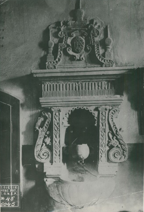 Fotografia z 1916 roku przedstawiająca XVI wieczny lawaterz