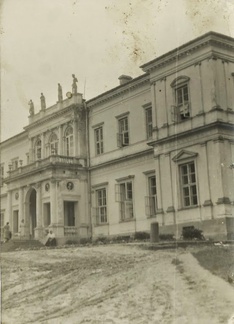Pałac Wielopolskich w Chrobrzu.