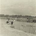 Łowienie ryb na rzece Nidzie koło Chrobrza.
