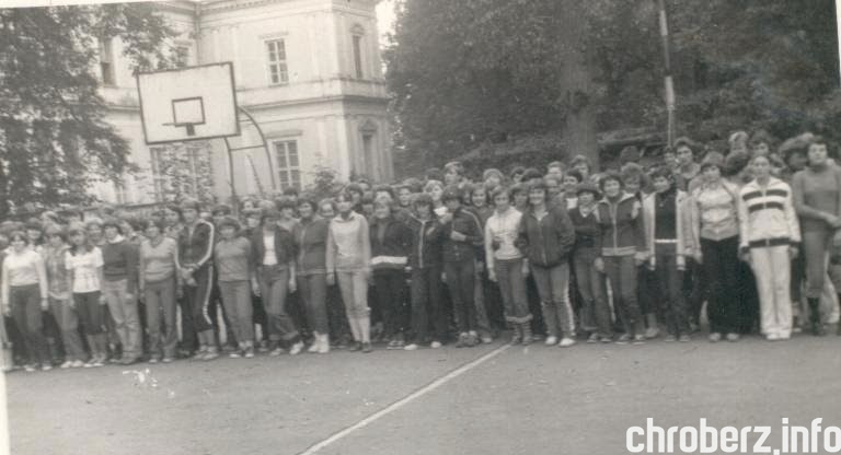 5 października 1979r., spartakiada szkolna biegów przełajowych. Źródło - Kronika 1977-1982, ZSR w Chrobrzu.jpg