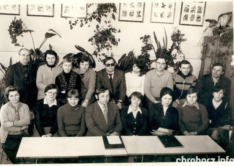 Grono Pedagogiczne chroberskiego technikum, r.szk. 1980-81. Źródło - Kronika 1977-1982, ZSR w Chrobrzu.jpg