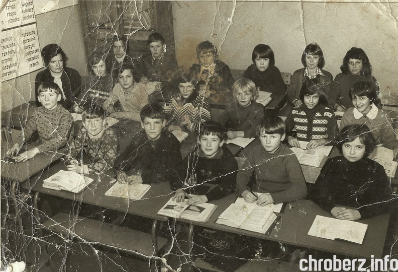 Zdjęcie wykonano w starej Szkole Podstawowej w Chrobrzu.