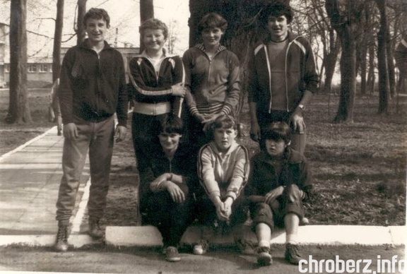 01.05.1982r., uczestnicy biegu  sztafetowego ze Złotej do Chrobrza