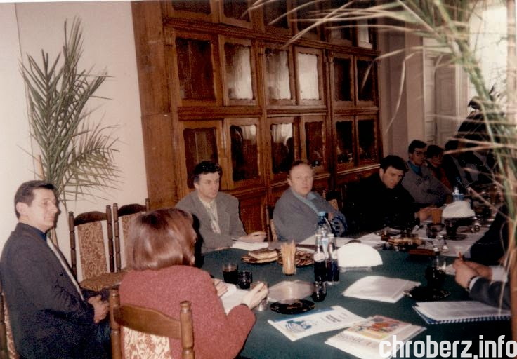 04.05.1996r., Sejmik Rad Sołeckich w pałacowej sali bibliotecznej. Źródło - Kronika 1996-1998, ZSR w Chrobrzu.jpg