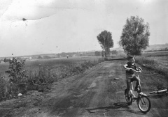 Droga od Chrobrza w kierunku Gacek, rok około 1978/79.