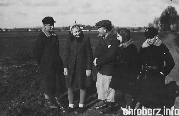 Nastolatki z Chrobrza rok 1941 lub 1942