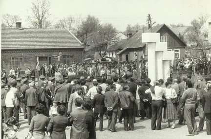 Uroczystość nadania Krzyżu Grunwaldu Gminie Złota. Rok 1985.
