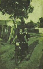 Lata 40 - te. Zdjęcie wykonano w Niegosławicach