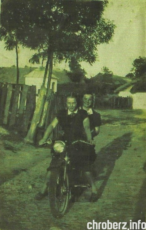 Lata 40 - te. Zdjęcie wykonano w Niegosławicach