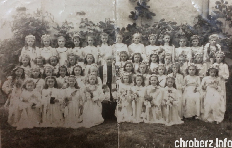 Dziewczęta u I Komuni Świętej w 1958.jpg
