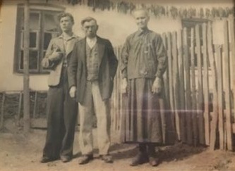 Moi prapradziadkowie-Jan dobaj i Marianna dobaj z domu baranska Tutaj również oni z synem.stoi od lewej